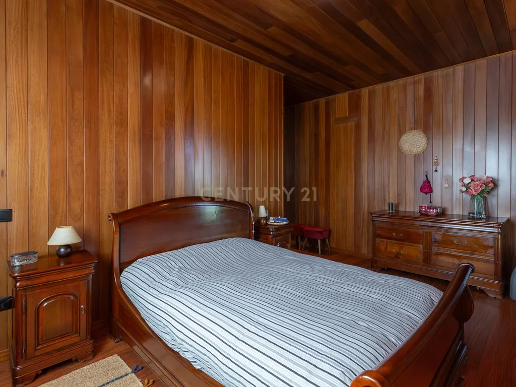 Moradia Isolada em Sarilhos Grandes com Vista para o Rio e Jardim Privado - Image 43